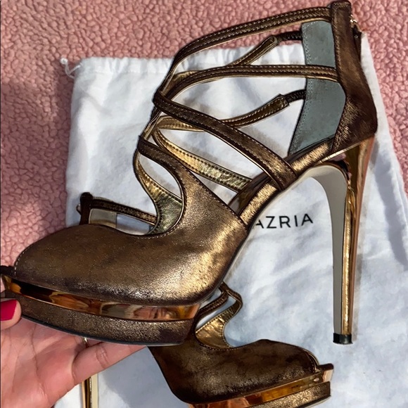 🚨2/$10‼️BcbgMaxAzria bronze heels - Picture 2 of 8